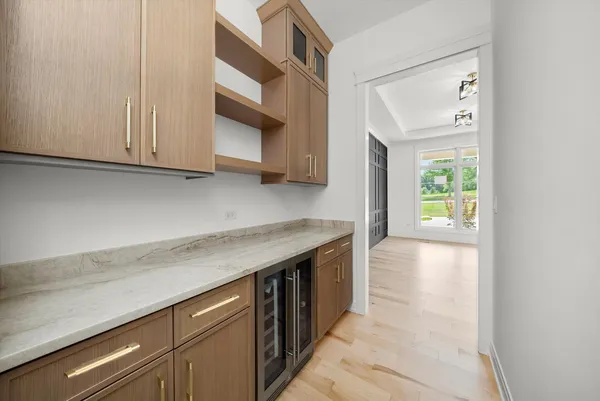 $2,100,000 | 15W670 83rd Street, Burr Ridge, IL 60527