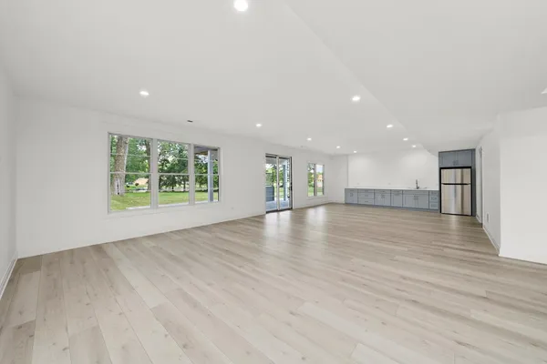 $2,100,000 | 15W670 83rd Street, Burr Ridge, IL 60527