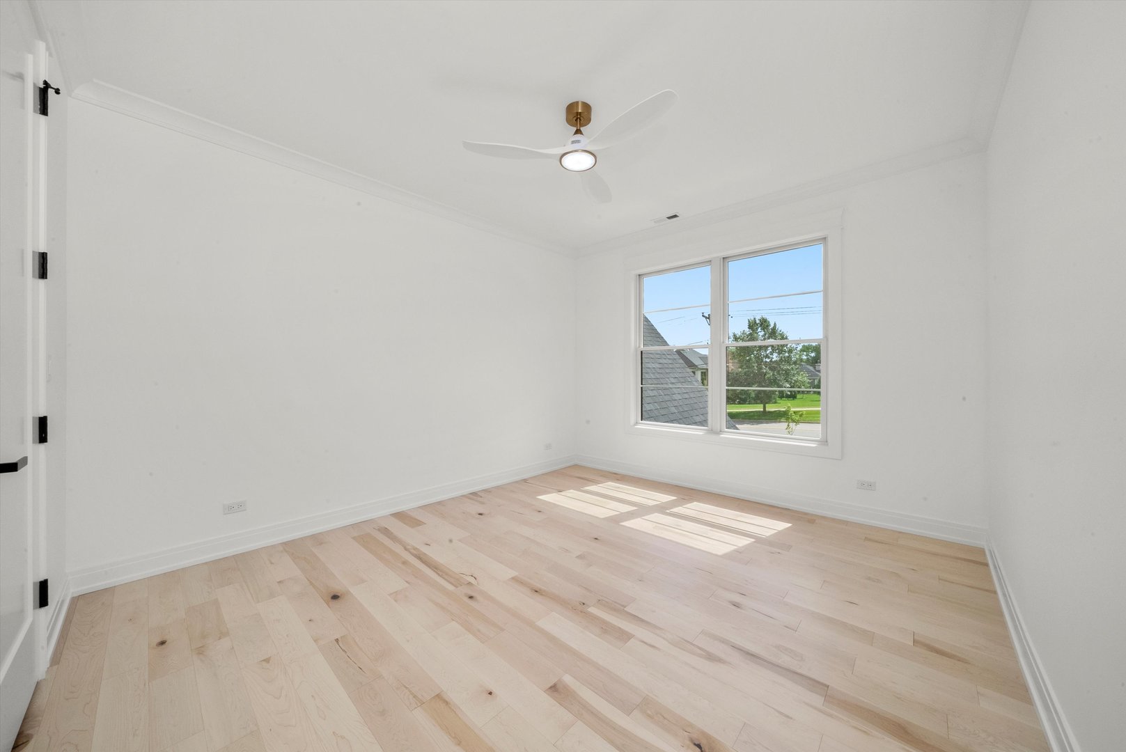 15W670 83rd Street Burr Ridge, IL 60527 - Photo 74 of 108 a view of an empty room with a window