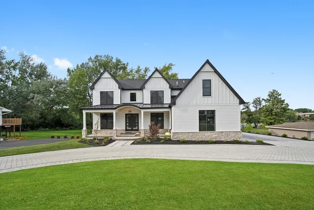 $2,200,000 | 15W670 83rd Street, Burr Ridge, IL 60527