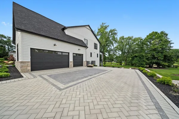 $2,100,000 | 15W670 83rd Street, Burr Ridge, IL 60527