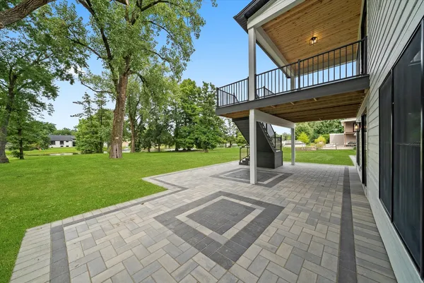 $2,100,000 | 15W670 83rd Street, Burr Ridge, IL 60527