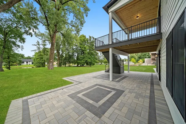 $2,200,000 | 15W670 83rd Street, Burr Ridge, IL 60527