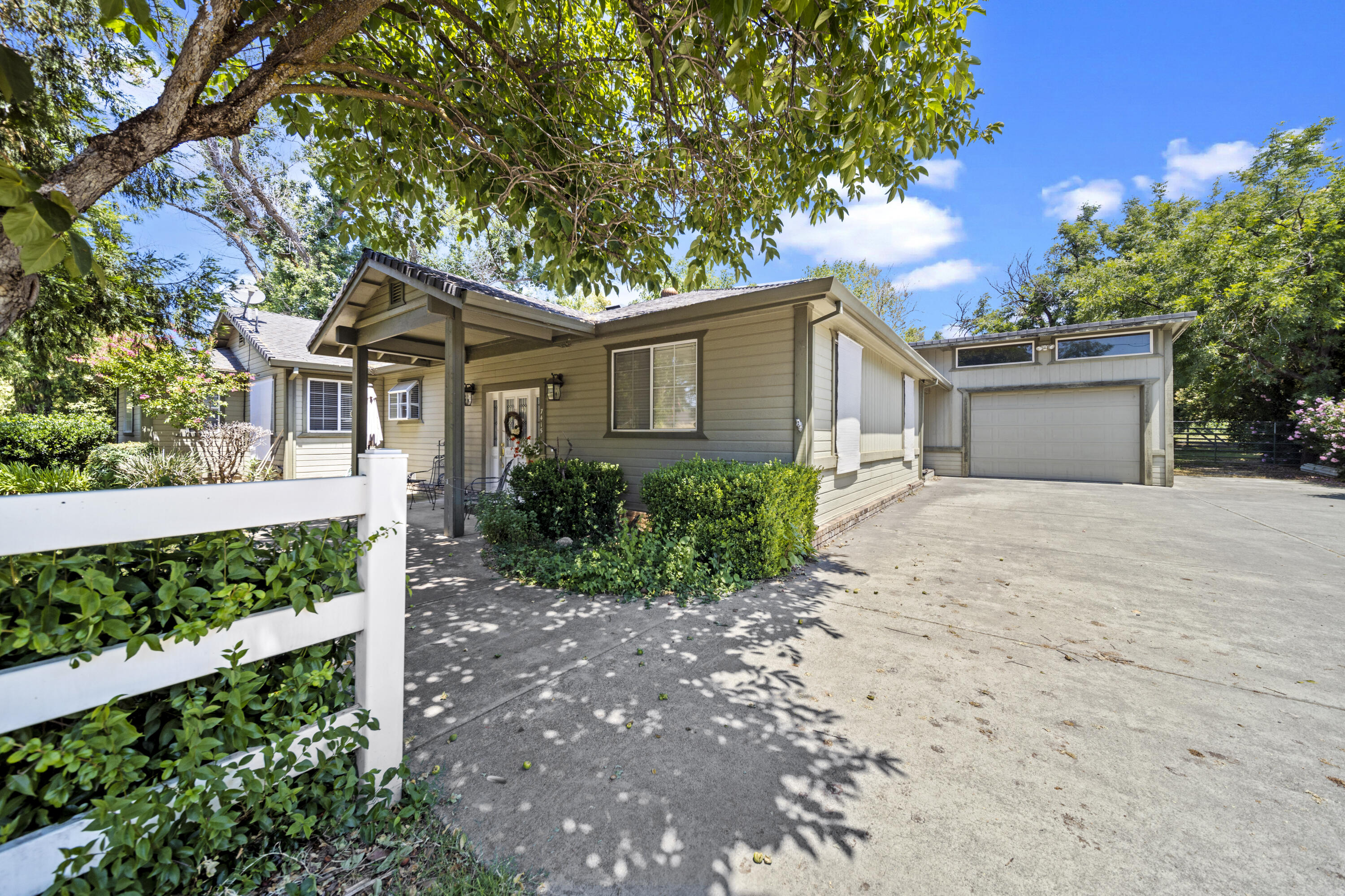7415 Pacheco Road Redding, CA 96002 - Photo 3 of 32 712A8974