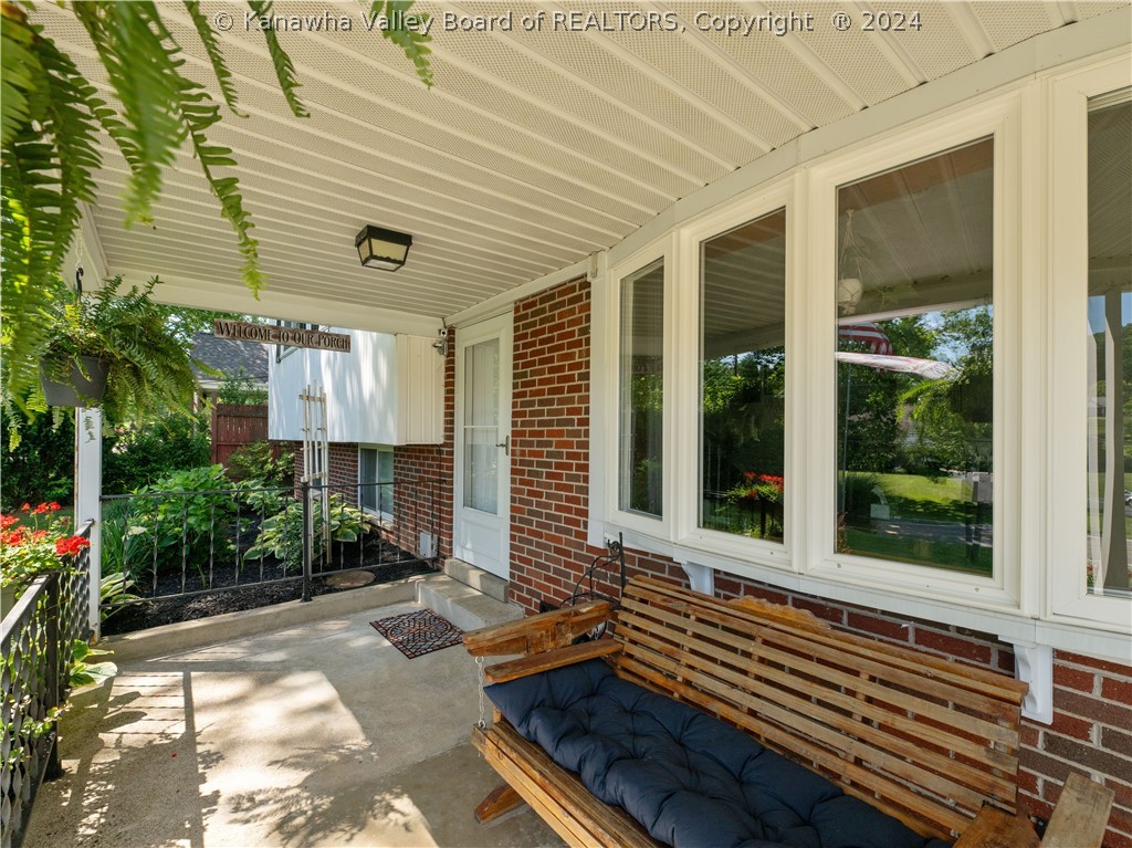 252 South Pinch Road Elkview, WV 25071 - Photo 4 of 32 Gallery Image 4