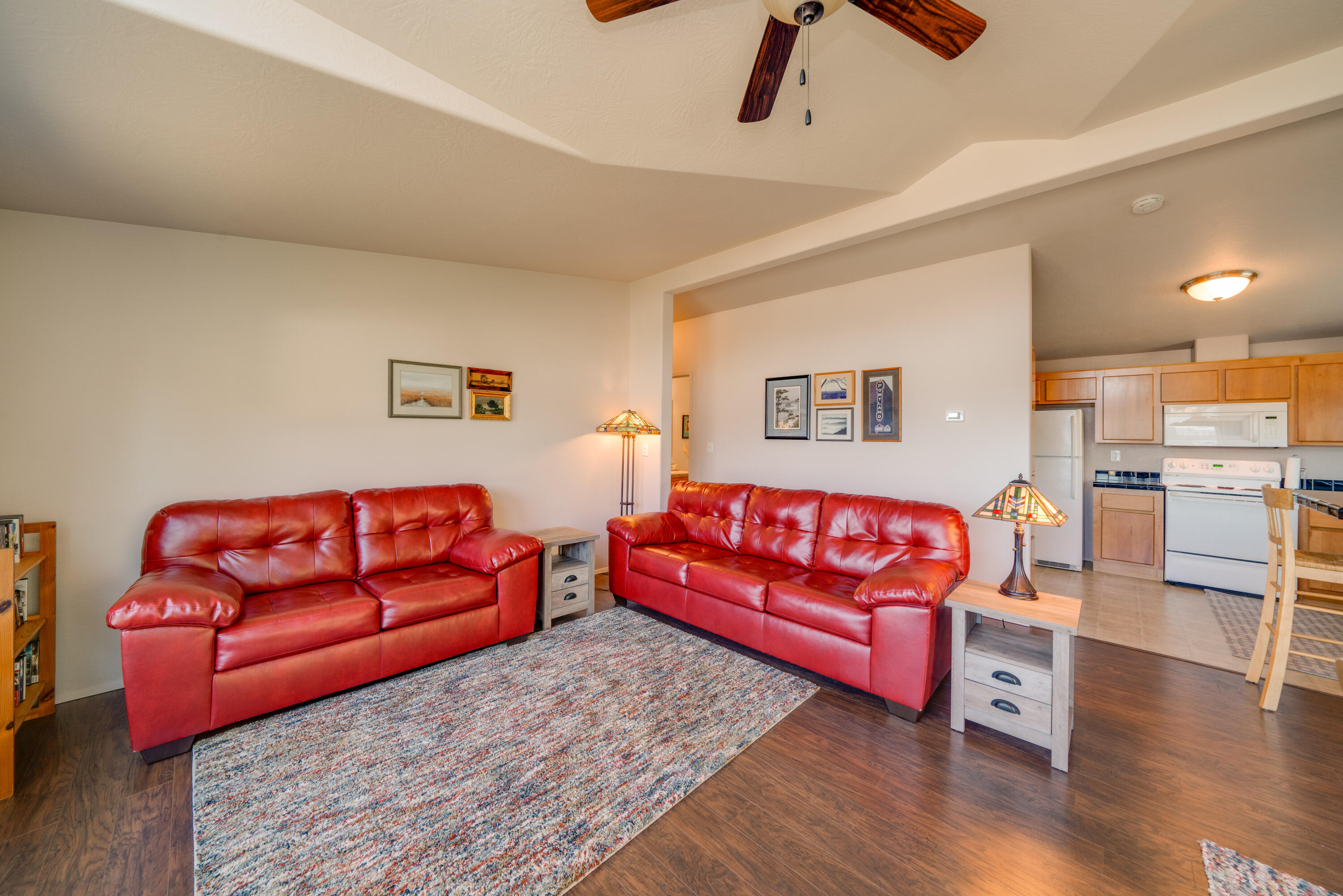 178 South River View Street Wheeler, OR 97147 - Photo 7 of 32 Living room