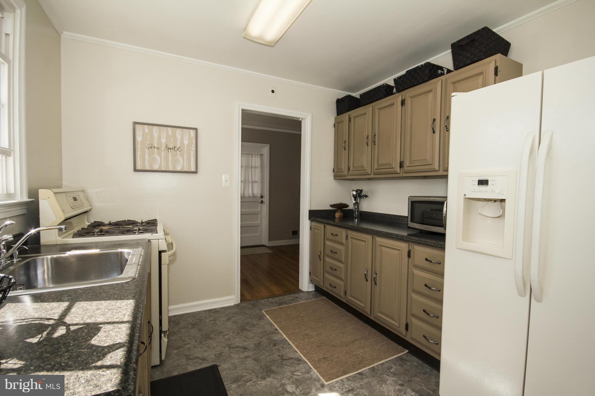 8806 Wolverton Road Baltimore, MD 21234 - Photo 14 of 25 Kitchen