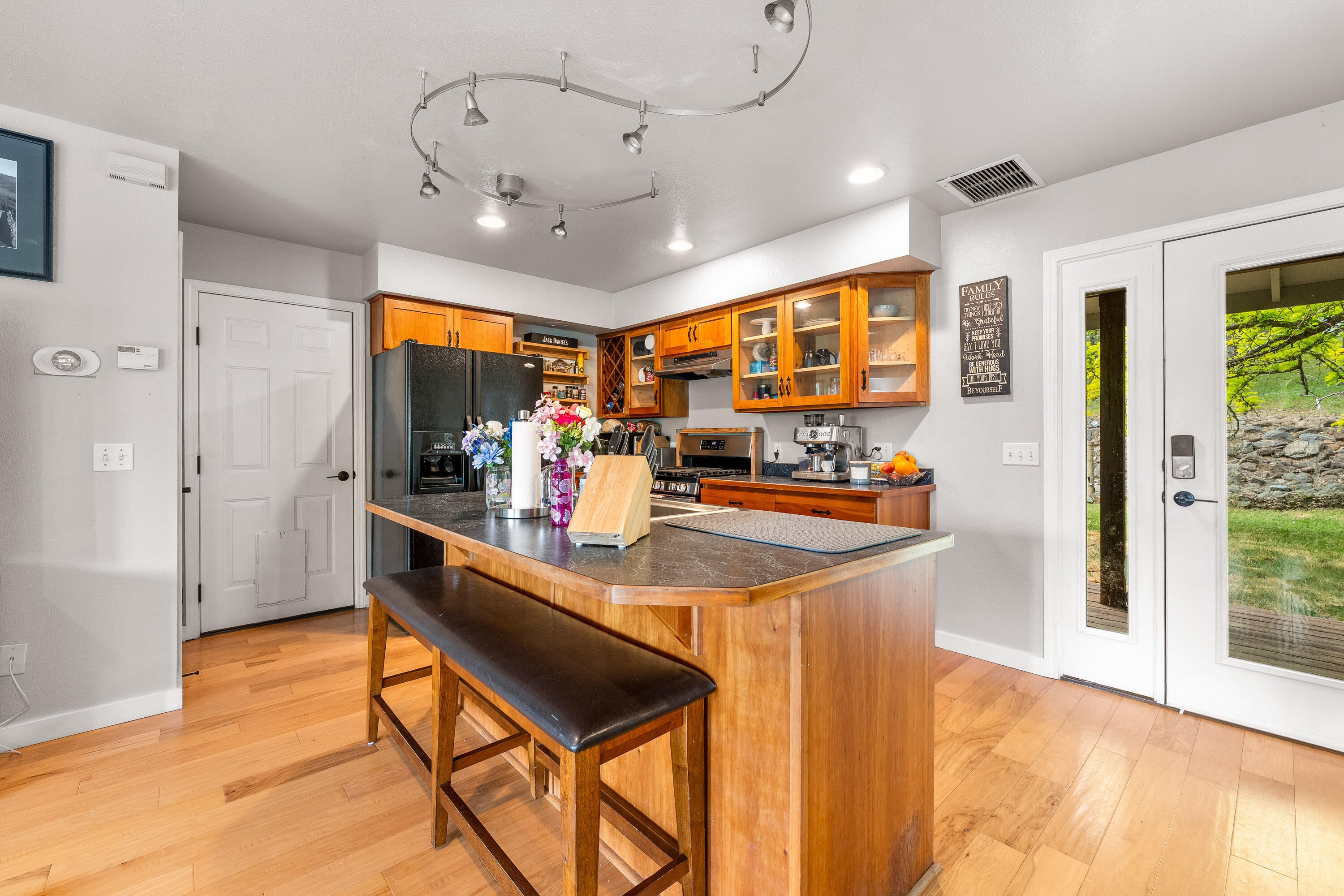 200 Rene Drive Shady Cove, OR 97539 - Photo 6 of 31 Kitchen