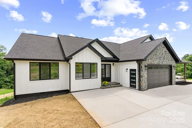 $699,000 | 68 Fullam Lane, Mills River, NC 28759