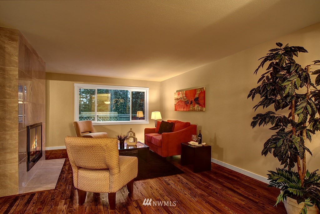 18924 107th Avenue Northeast Bothell, WA 98011 - Photo 3 of 18 Gallery Image 3