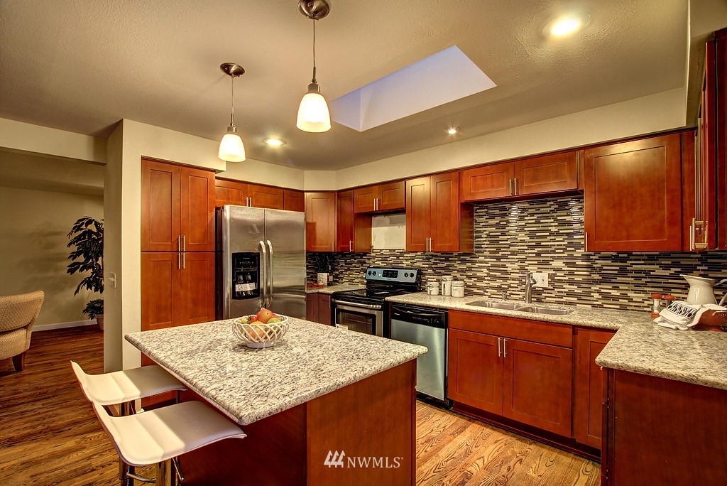 18924 107th Avenue Northeast Bothell, WA 98011 - Photo 5 of 18 Gallery Image 5