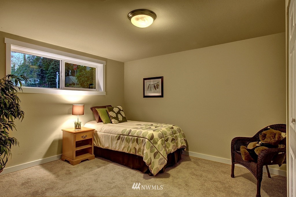 18924 107th Avenue Northeast Bothell, WA 98011 - Photo 9 of 18 Gallery Image 9