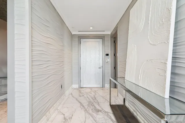 $9,900,000 | 5 Renaissance Square, Unit PH41 ENT, White Plains, NY 10601