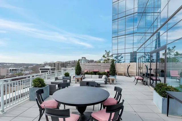 $9,900,000 | 5 Renaissance Square, Unit PH41 ENT, White Plains, NY 10601