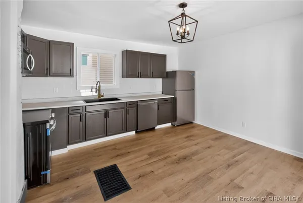 $289,900 | 914 West Main Street, New Albany, IN 47150