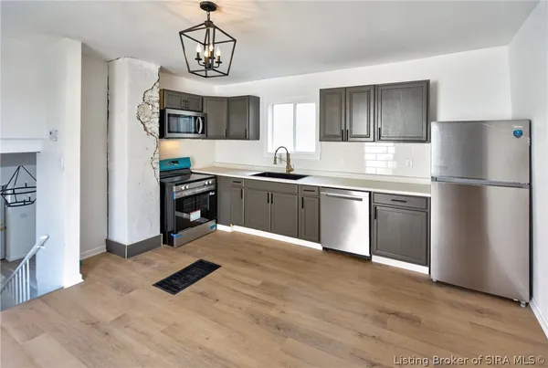 $289,900 | 914 West Main Street, New Albany, IN 47150