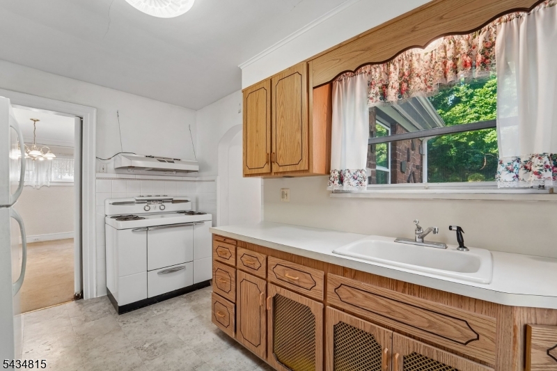 124 Walker Road West Orange, NJ 07052 - Photo 13 of 37