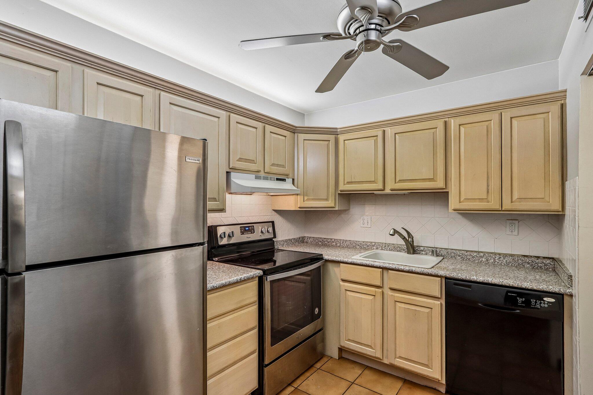 2240 Good Hope Road, Unit 30 Glendale, WI 53209 - Photo 6 of 35 8-web-or-mls-Good Hope Rd-S1609-008