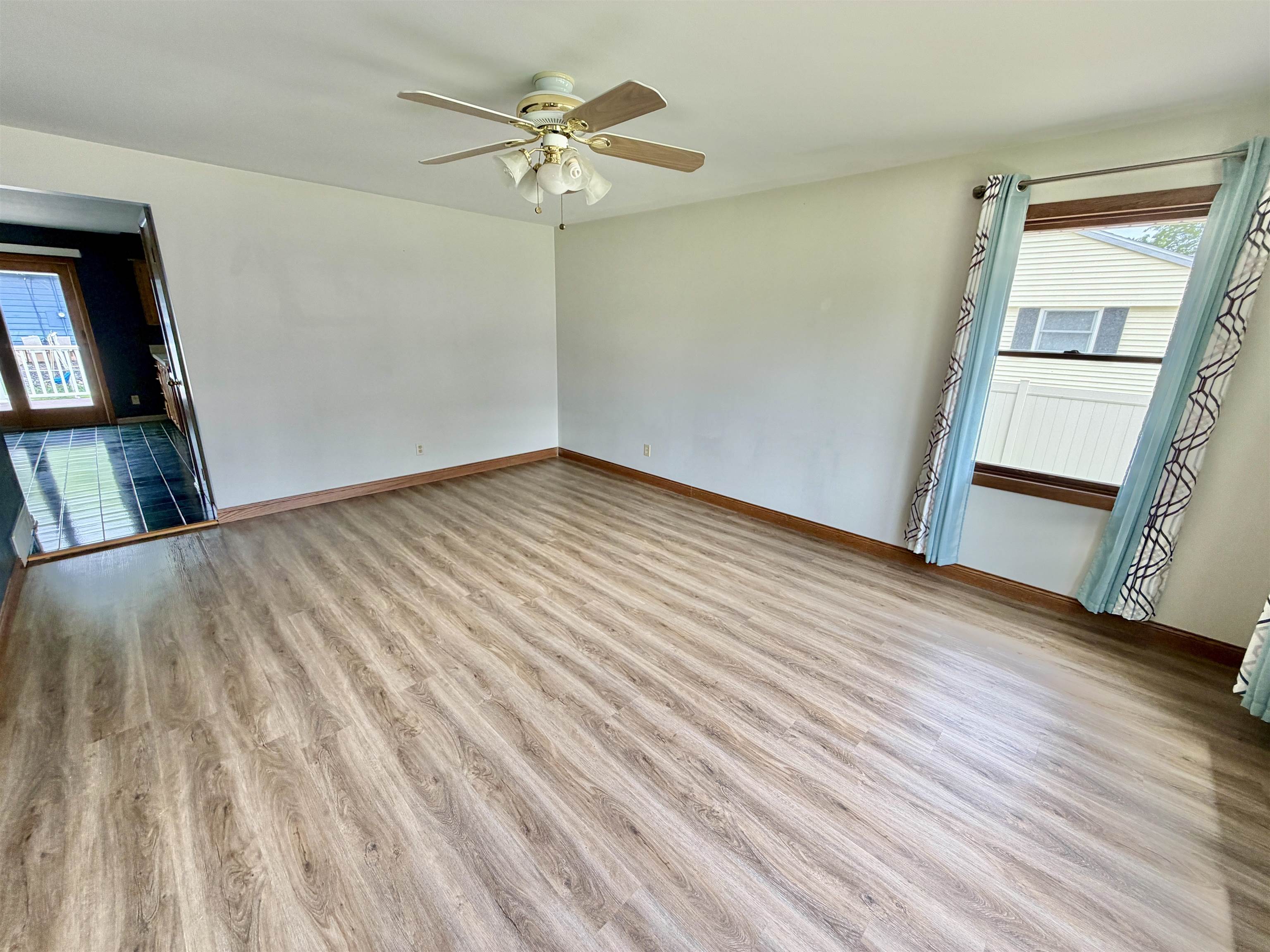 917 26th Street Monroe, WI 53566 - Photo 7 of 38