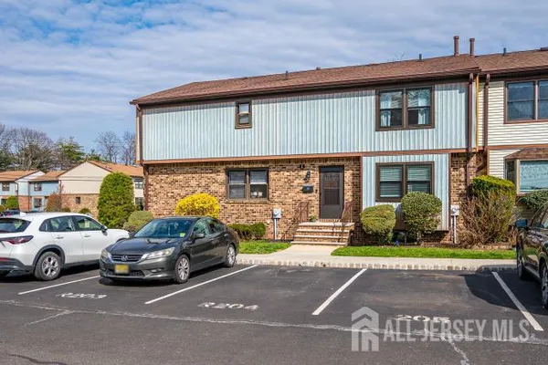 $498,000 | 2 Highview Drive, Unit 2, Woodbridge, NJ 07095