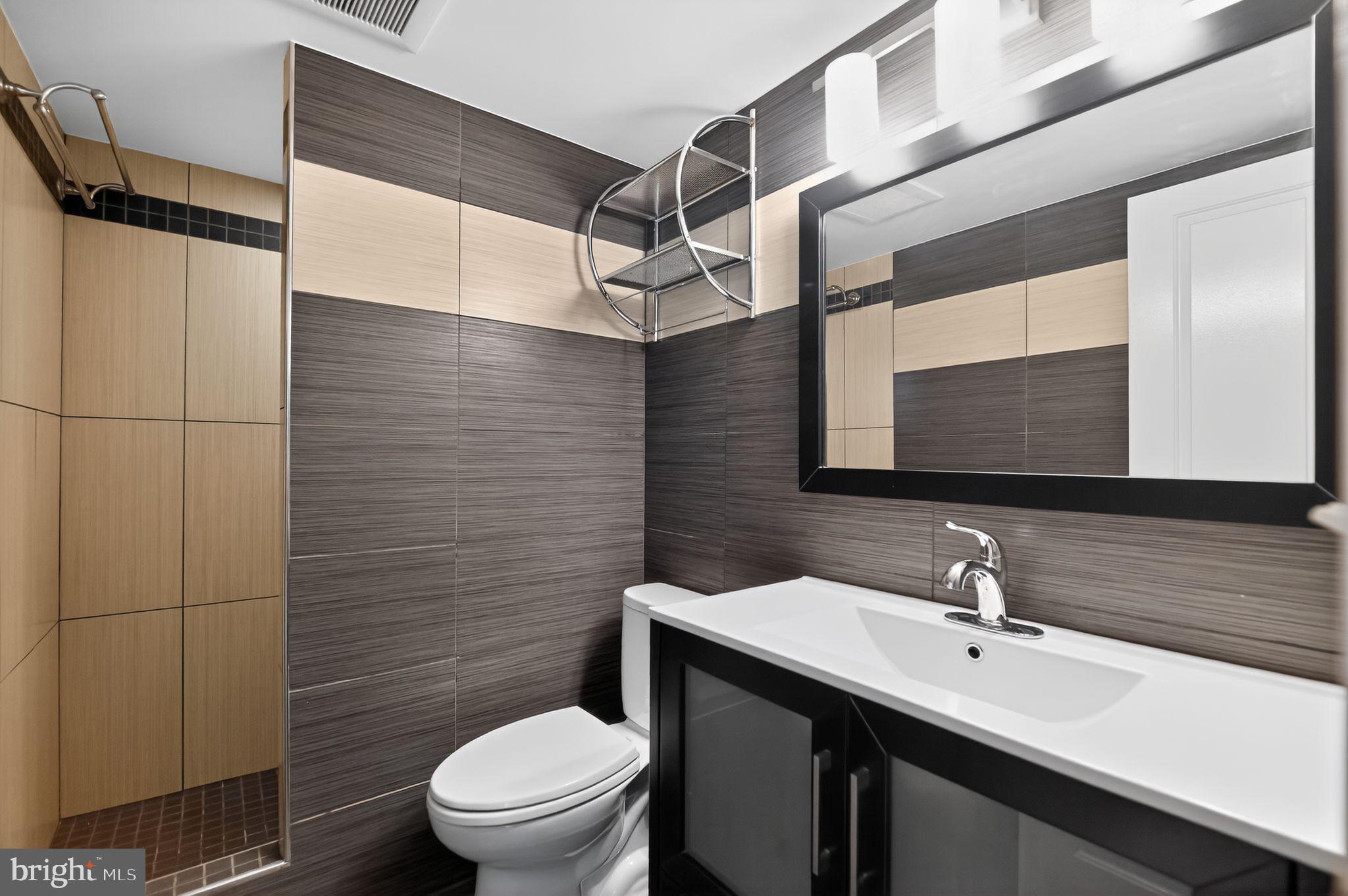 2114 Green Watch Way, Unit 10/201E Reston, VA 20191 - Photo 10 of 31 Upgraded secondary's bath