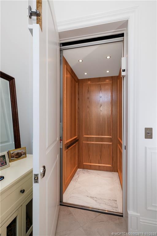 2346 Northwest Fork Road Stuart, FL 34994 - Photo 12 of 100 a view of a hallway with closet