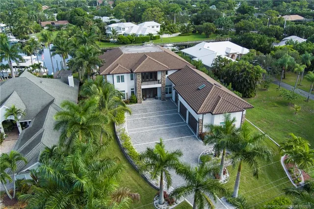 a view of entryway and hall