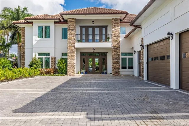 a view of a hallway with closet