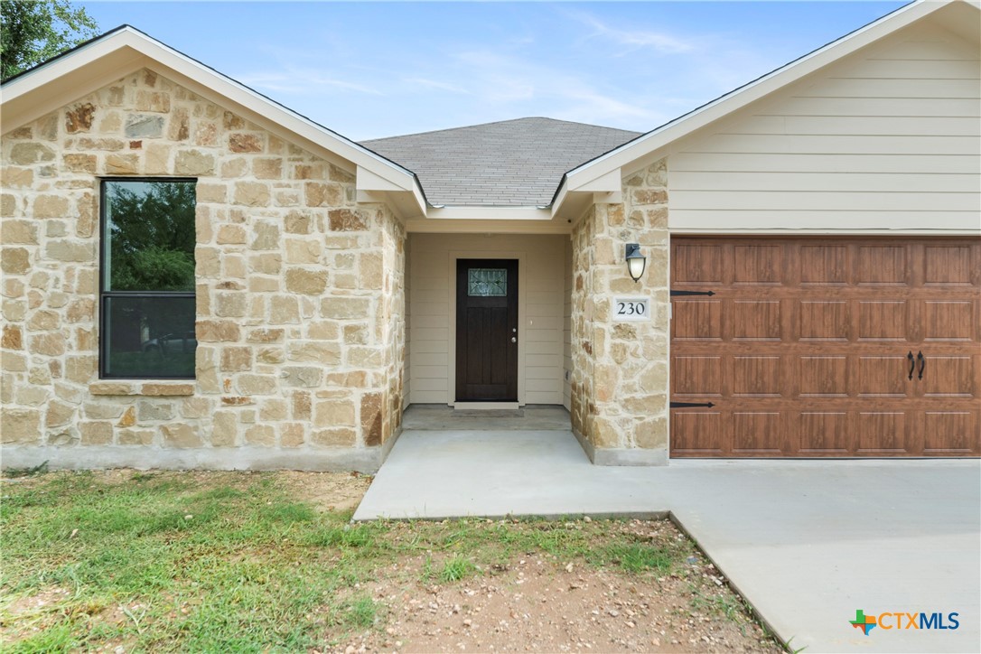 230 Plum Street Luling, TX 78648 - Photo 2 of 33 a front view of a house with a yard