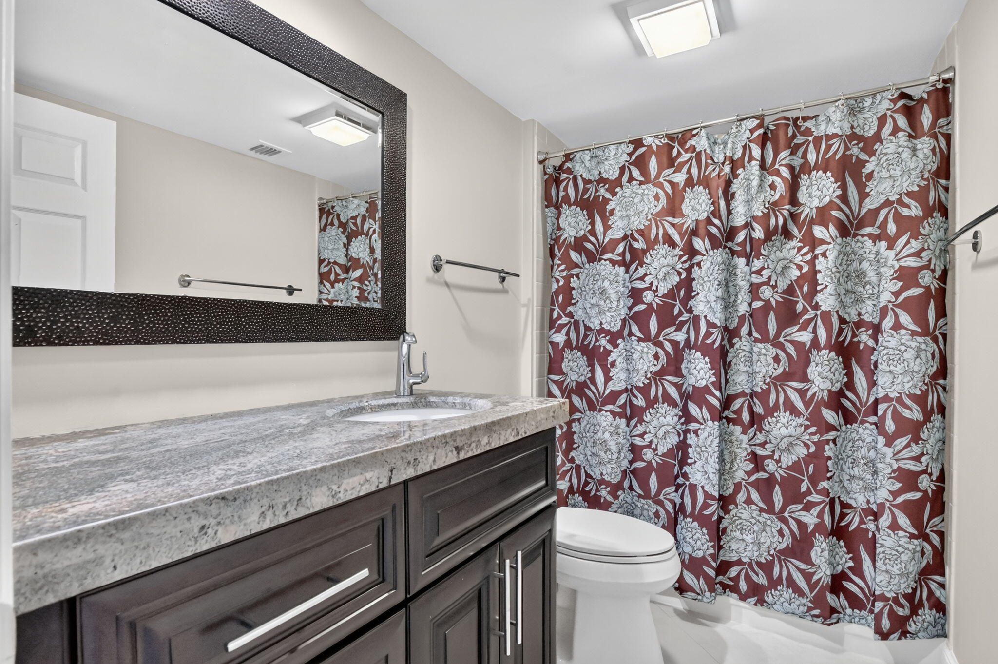 6061 Balboa Circle, Unit 206 Boca Raton, FL 33433 - Photo 22 of 29 Secondary Bathrrom