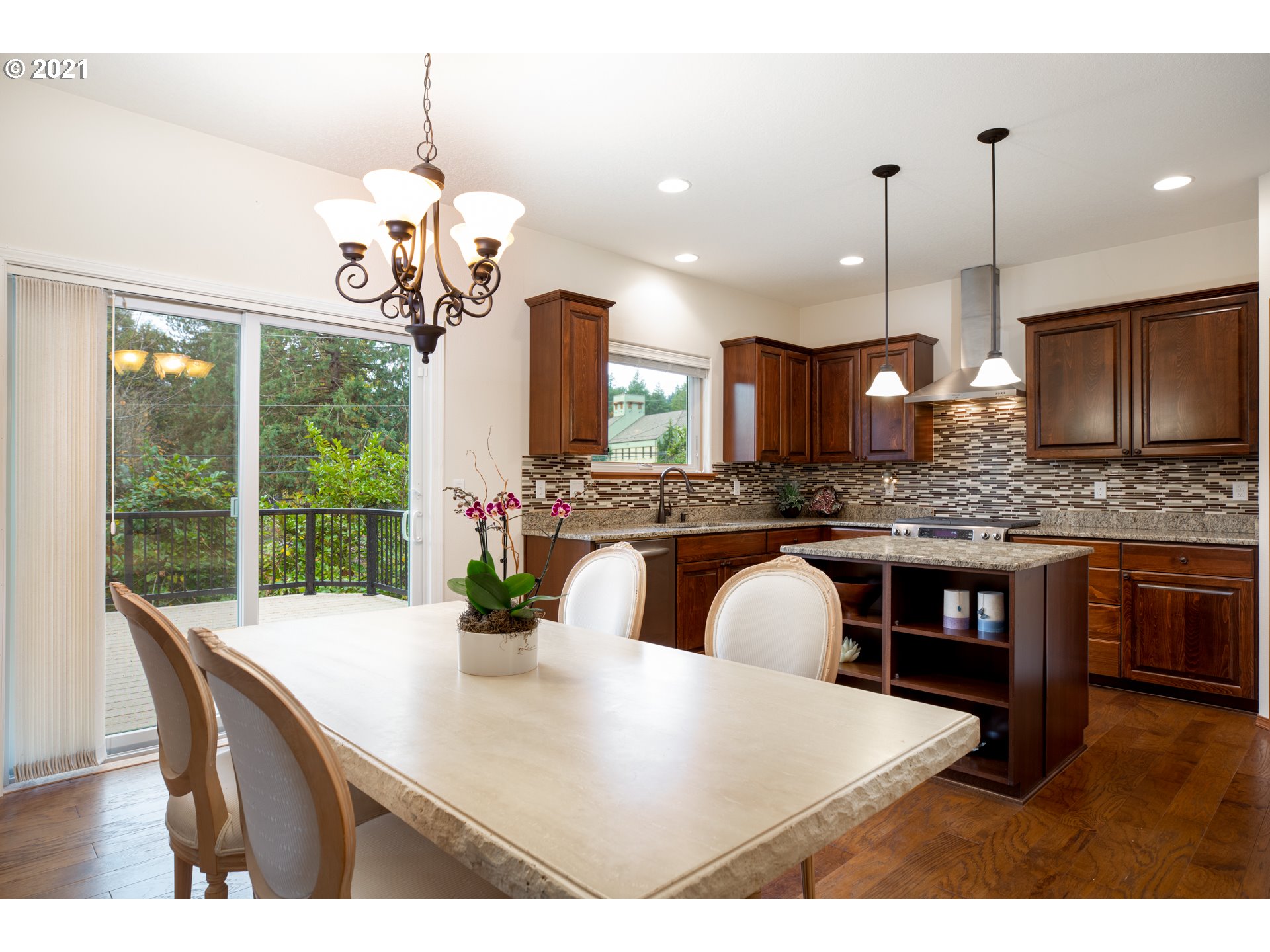 12962 Knaus Road Lake Oswego, OR 97034 - Photo 11 of 32 Kitchen/Dining Room