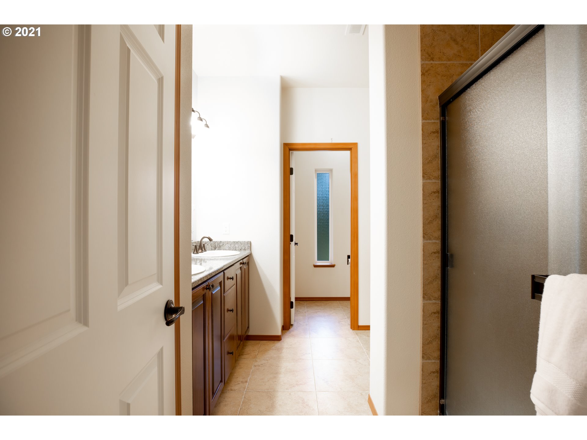 12962 Knaus Road Lake Oswego, OR 97034 - Photo 18 of 32 Bathroom