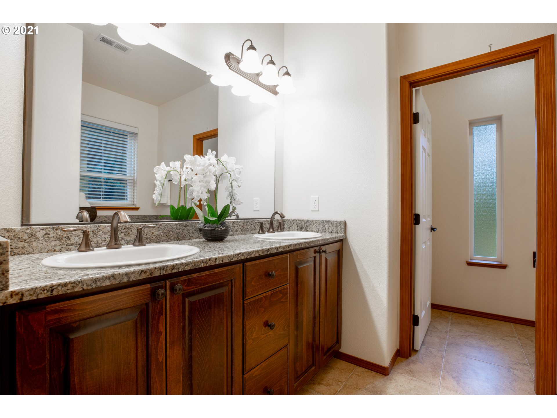 12962 Knaus Road Lake Oswego, OR 97034 - Photo 19 of 32 Bathroom