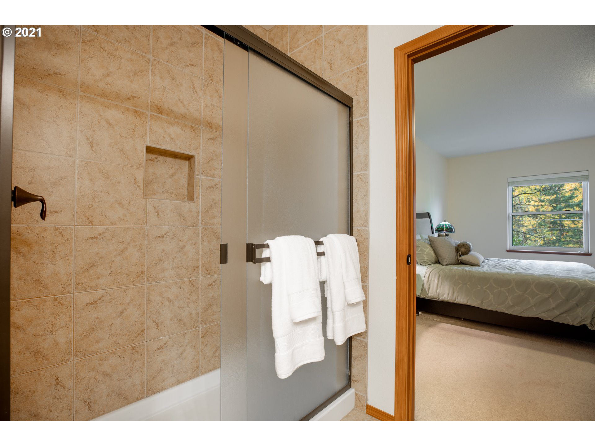 12962 Knaus Road Lake Oswego, OR 97034 - Photo 20 of 32 Bathroom