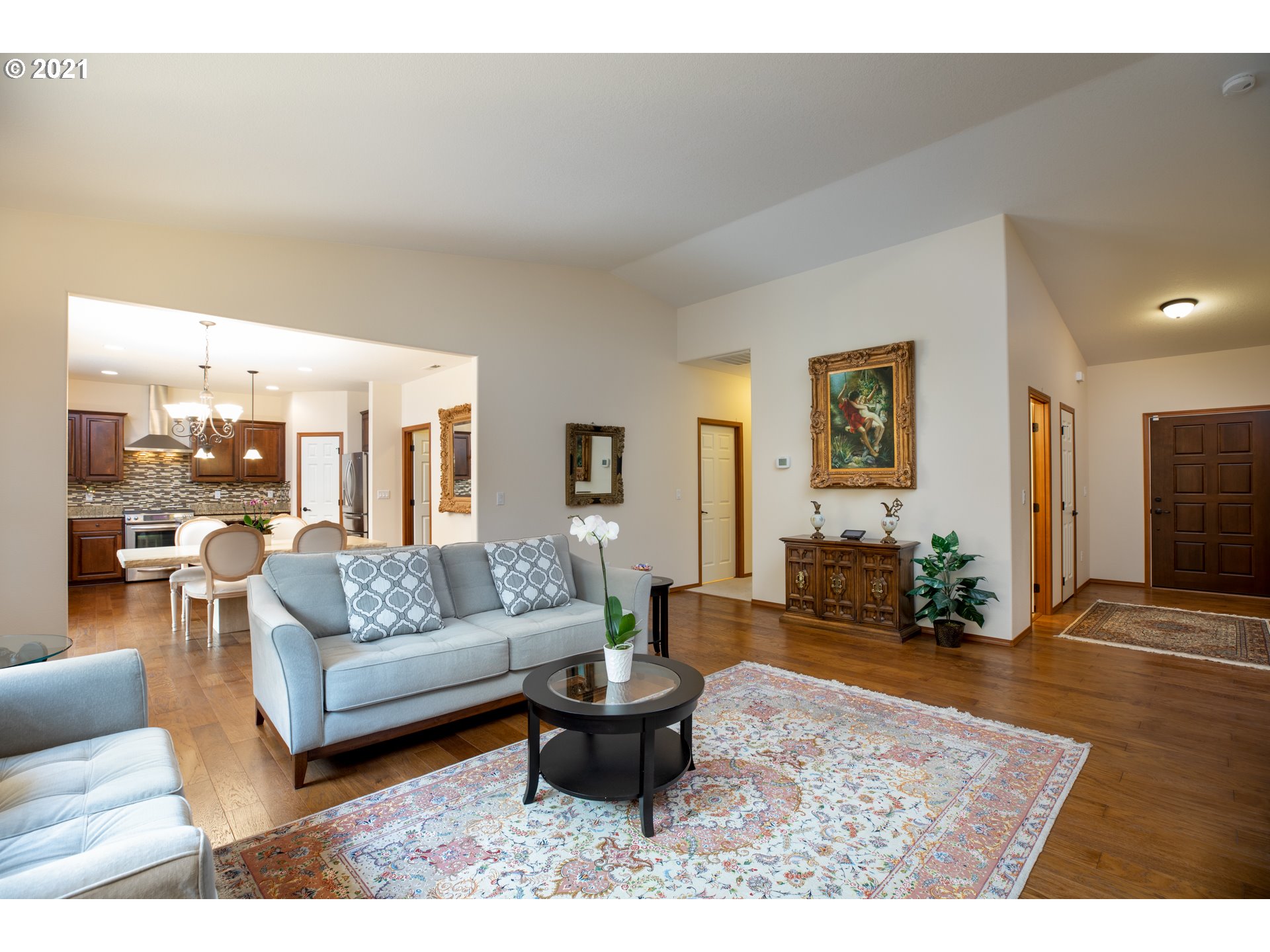 12962 Knaus Road Lake Oswego, OR 97034 - Photo 9 of 32 Living Room