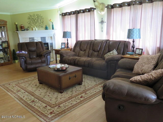 694 Murphy Road Clinton, NC 28328 - Photo 6 of 22 IMG_2708