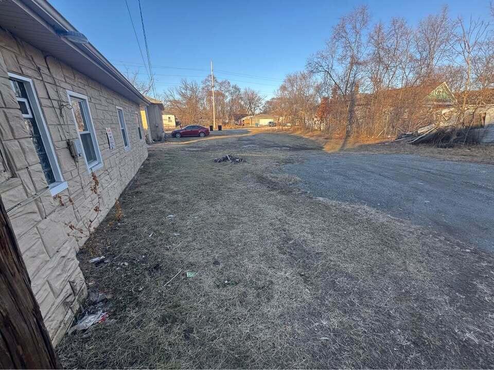 105 East 39th Avenue Gary, IN 46409 - Photo 6 of 19 a view of a yard of the house