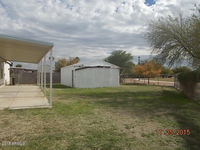 7125 West Nancy Road Peoria, AZ 85382 - Photo 8 of 39 a view of a backyard