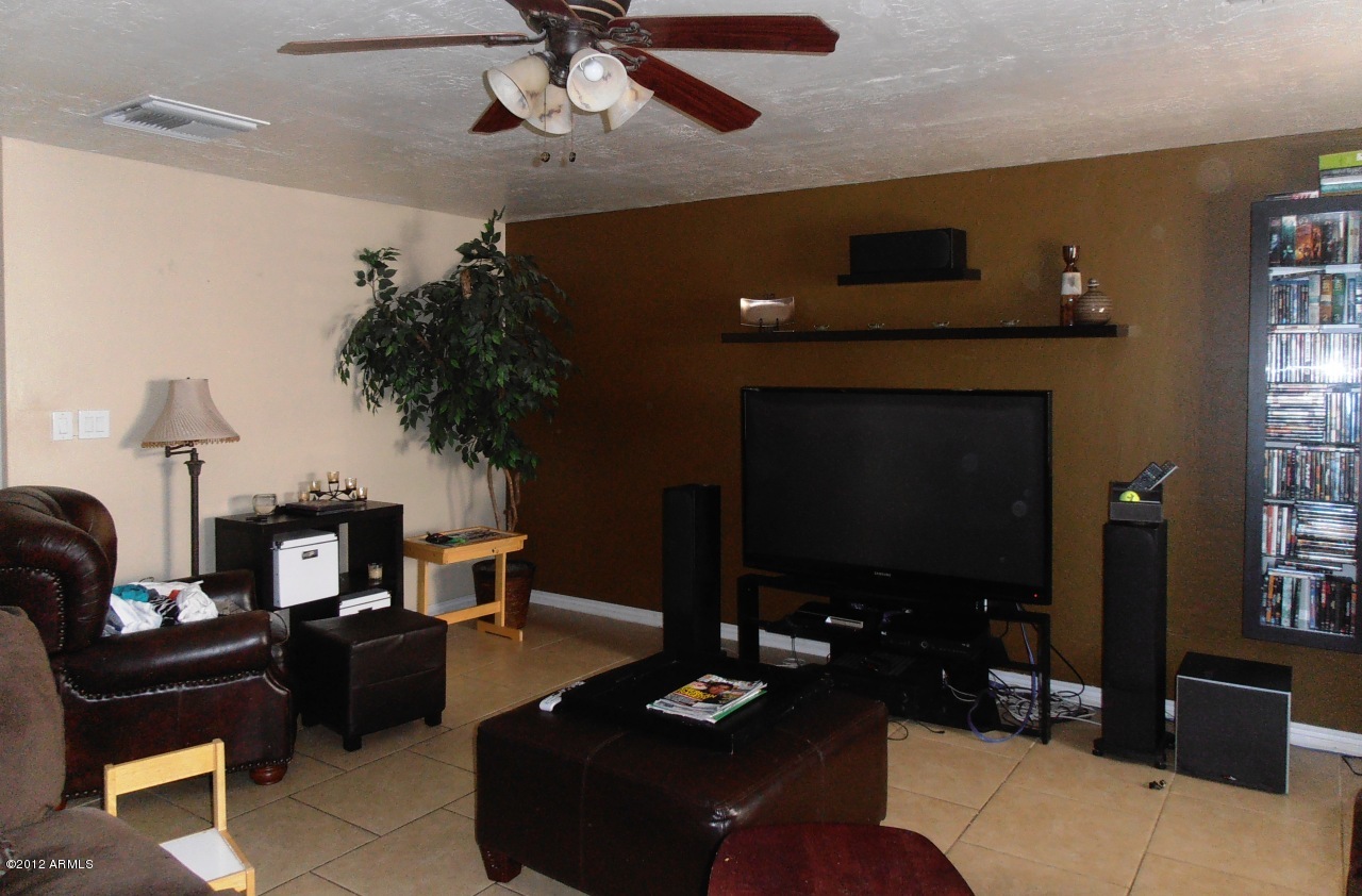 2929 East Cactus Road Phoenix, AZ 85032 - Photo 4 of 7 Family Room