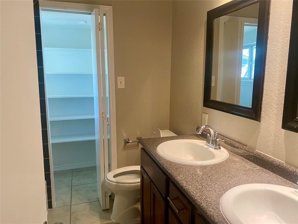 1211 Stone Drive Irving, TX 75061 - Photo 4 of 8