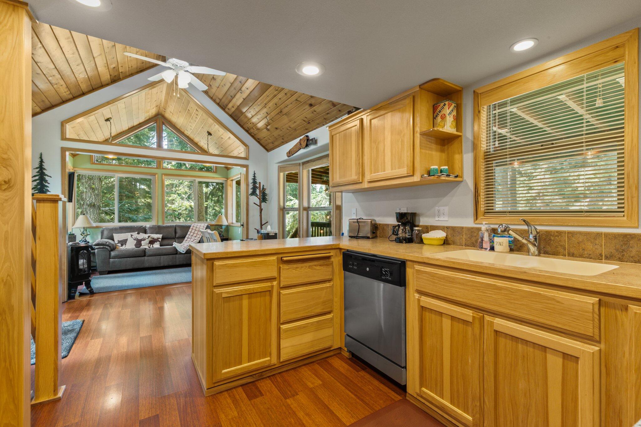 7979 Hyatt Prairie Road, Unit 49 Ashland, OR 97520 - Photo 13 of 30 Cabin 49 13