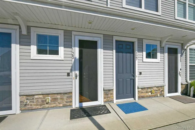 a view of entrance with a house