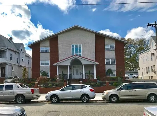 $1,650 | 34 East 32nd Street, Unit C3, Bayonne, NJ 07002