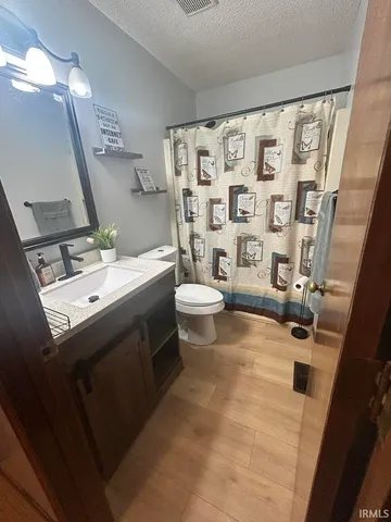 $274,900 | 6213 Belle Isle Lane, Fort Wayne, IN 46835