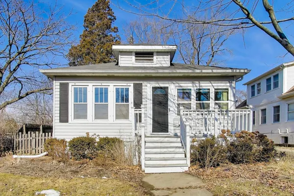 $2,800 | 440 West Main Street, Barrington, IL 60010