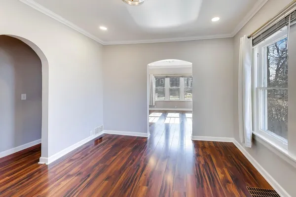 $2,800 | 440 West Main Street, Barrington, IL 60010