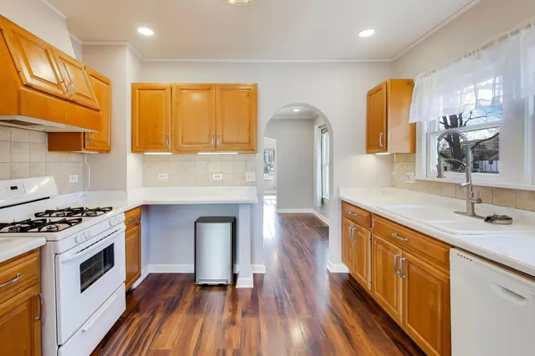 $2,800 | 440 West Main Street, Barrington, IL 60010
