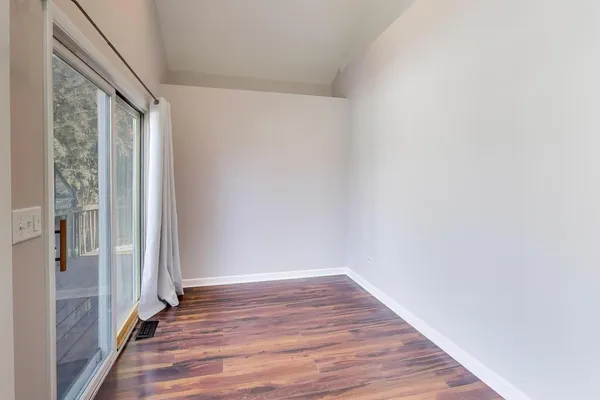 $2,800 | 440 West Main Street, Barrington, IL 60010