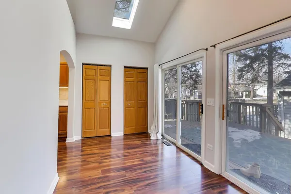 $2,800 | 440 West Main Street, Barrington, IL 60010