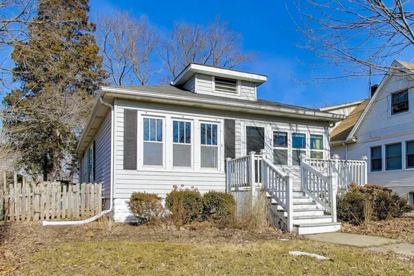 $2,800 | 440 West Main Street, Barrington, IL 60010